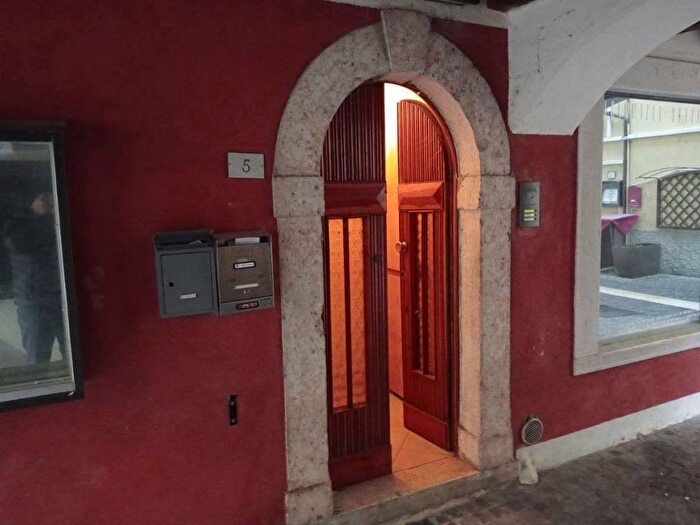 Appartamento in affitto in Vicolo Fontana, Centro, Peschiera del Garda