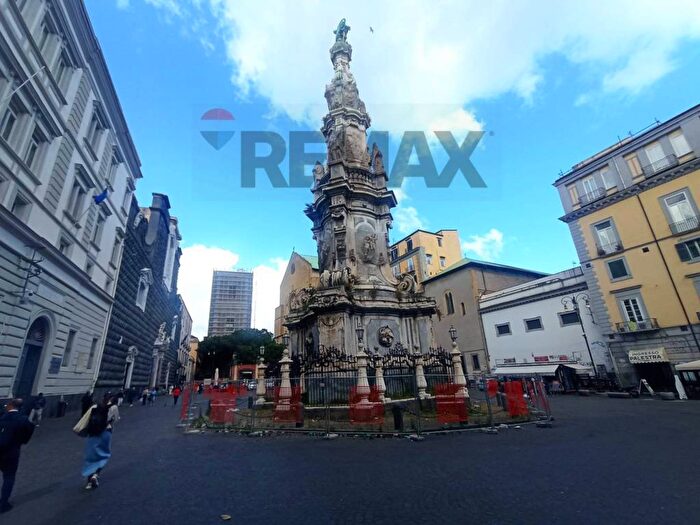 Appartamento trilocale in affitto in Via Benedetto Croce, Centro Storico, Napoli