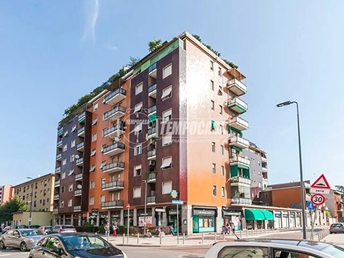 Appartamento trilocale in vendita in Via Michele Lessona, Milano
