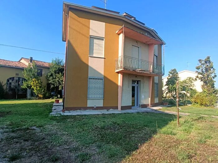 Casa quadrilocale in vendita in Via Lino Bigliardi, Boretto