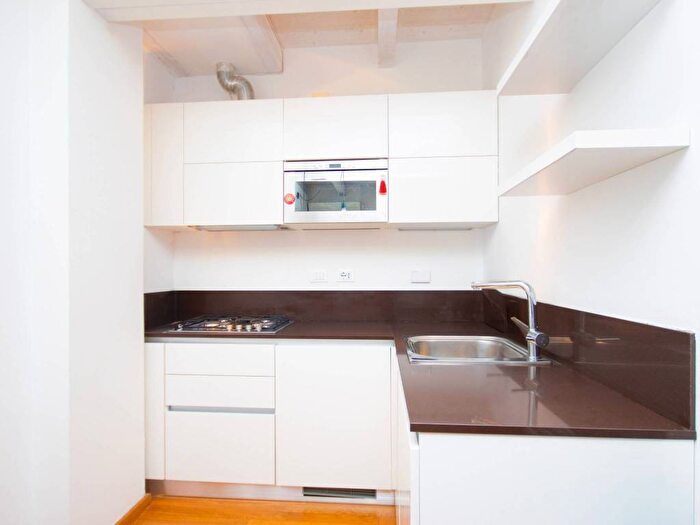 Appartamento trilocale in affitto in Via del Borgo di San Pietro, Irnerio, Bologna