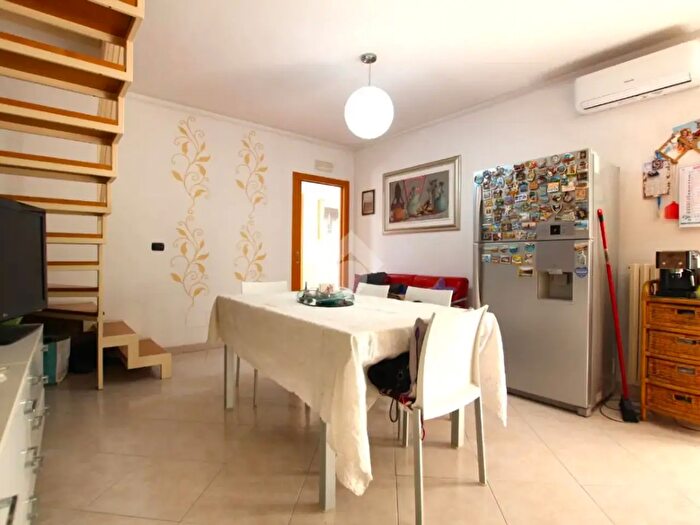 Appartamento quadrilocale in vendita in Via Bitonto, Giovinazzo