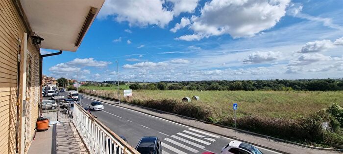 Appartamento trilocale in vendita in Via Casal del Marmo, Roma