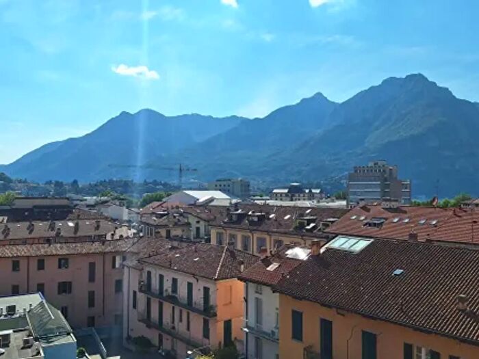 Appartamento trilocale in affitto in Via Fratelli Cairoli, Lecco