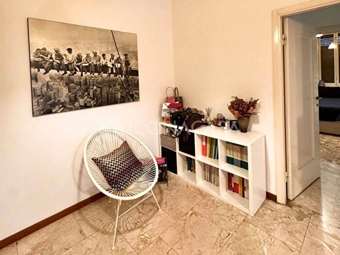 Appartamento trilocale in affitto in Via Carlo Crivelli, Quadronno Crocetta, Milano