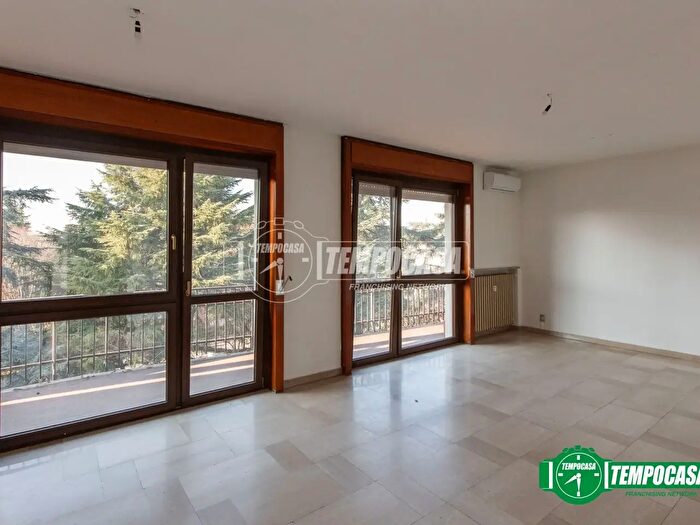 Appartamento trilocale in vendita in Viale Armando Diaz, Busto Arsizio