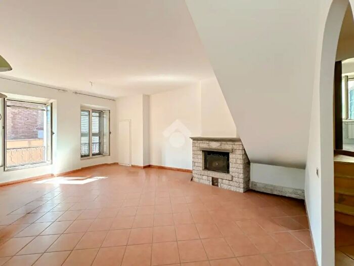 Appartamento trilocale in vendita in Piazza del Duomo, Monte Compatri