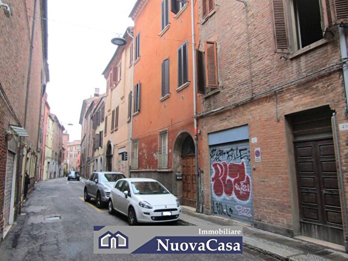 Appartamento trilocale in affitto in Via Contrari, Centro Storico, Ferrara