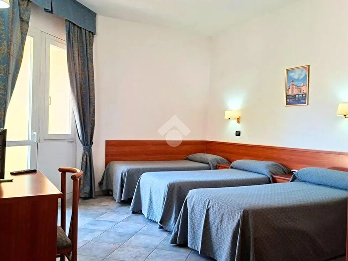 Casa con 13 locali in vendita in Via Modena, Ferrara