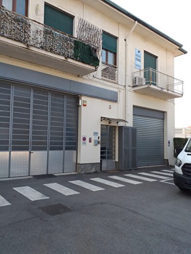Appartamento con 8 locali in vendita in Via Re Umberto I, Lainate