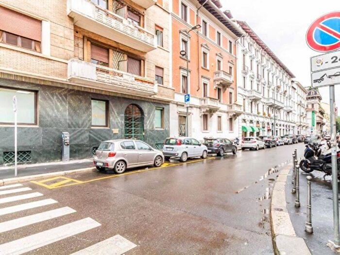Appartamento quadrilocale in affitto in Via San Gregorio, Centrale, Milano