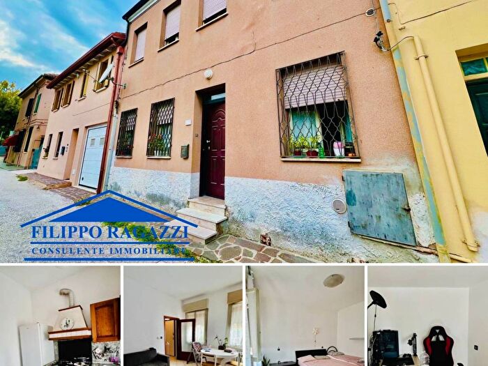 Casa quadrilocale in affitto in Via Caldirolo, Centro Storico, Ferrara