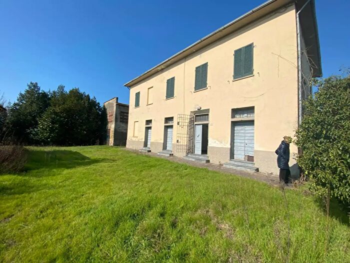 Casa con 10 locali in vendita in Via dei Girasoli, Montopoli In Val DArno
