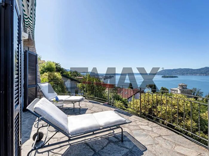 Casa con 9 locali in vendita in Via Settembre, Verbania