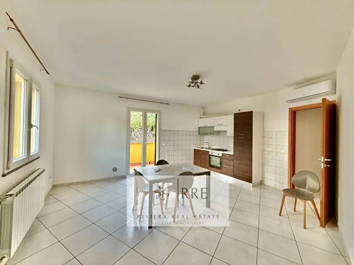 Appartamento trilocale in vendita in Viale Riviera, Pietra Ligure