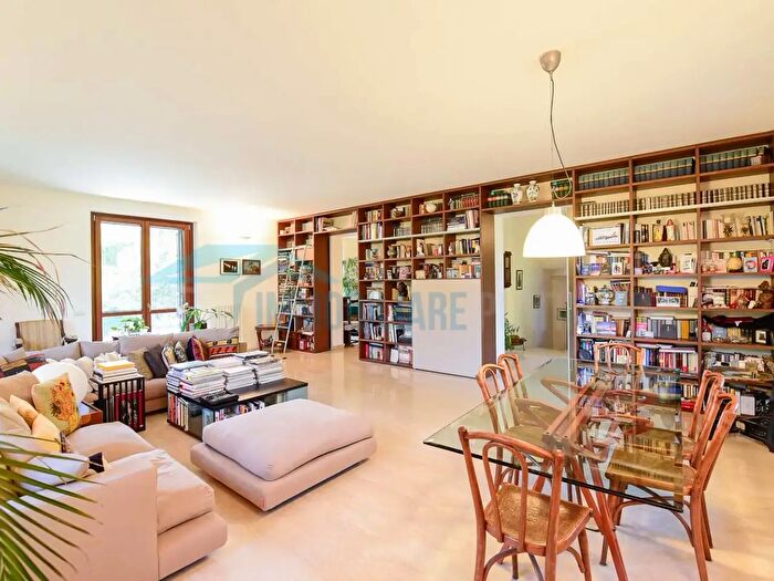Casa con 13 locali in vendita in Via Risorgimento, Sirtori