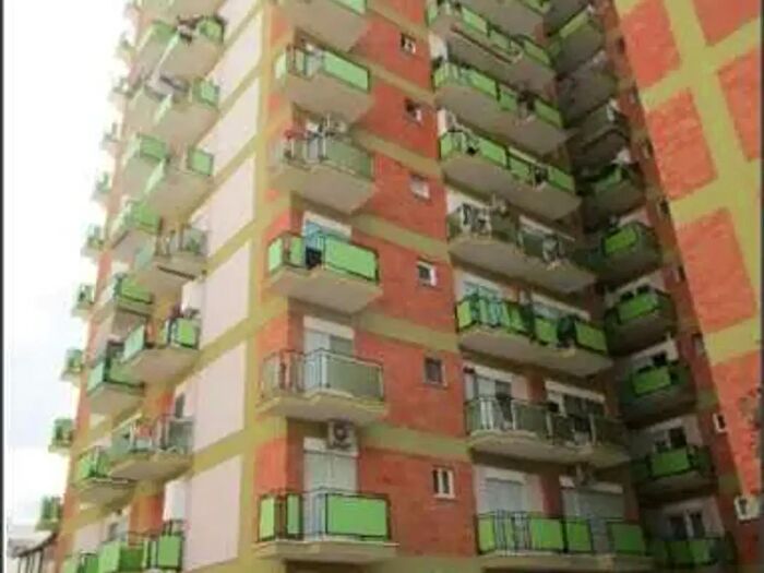 Appartamento con 7 locali in vendita in Via Pontinia, Latina