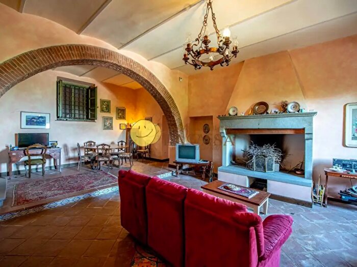 Casa con 5 locali in vendita in Reggello