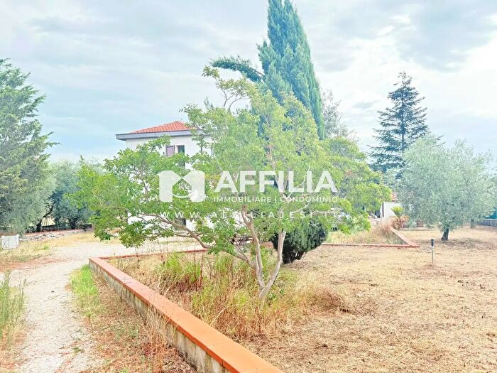 Casa con 8 locali in vendita in Via Puzzo, Belvedere Ostrense