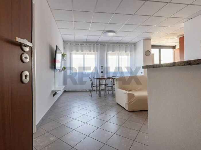 Appartamento trilocale in affitto in Via Vecchia per Castano, Lonate Pozzolo