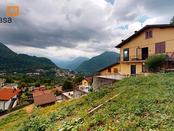 Appartamento trilocale in vendita in Via per Veglio, Centro Valle Intelvi