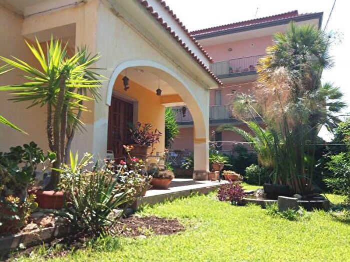 Casa con 6 locali in vendita in Via Badalà, Fiumefreddo Di Sicilia