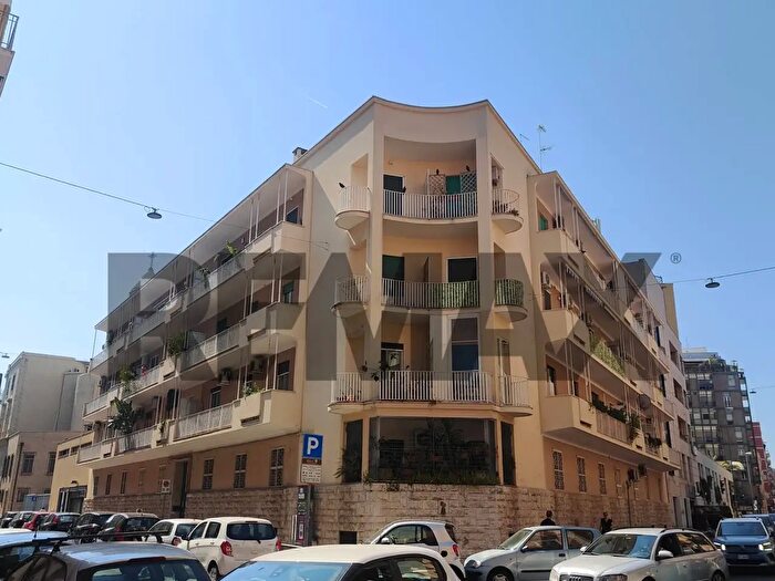 Appartamento quadrilocale in vendita in Via Carlo Perrone, Bari
