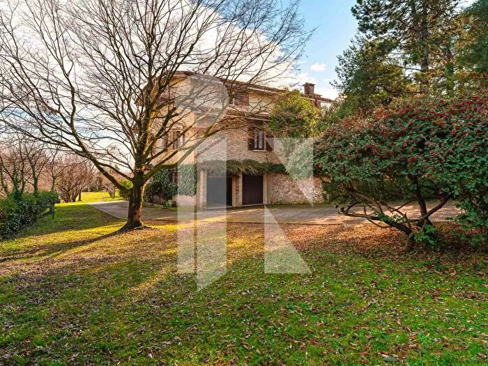 Casa con 5 locali in vendita in Via Monte Lonato, Cavriana