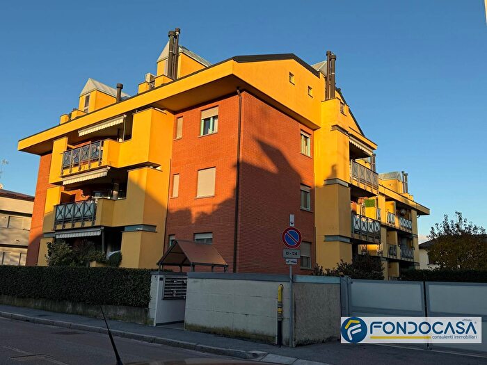 Appartamento trilocale in vendita in Via Giacomo Leopardi, Cesano Maderno