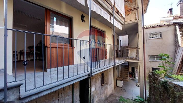 Appartamento con 6 locali in vendita in Gaverina Terme