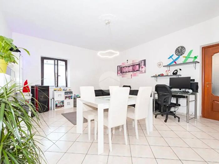 Appartamento quadrilocale in vendita in Via Roma, Druento