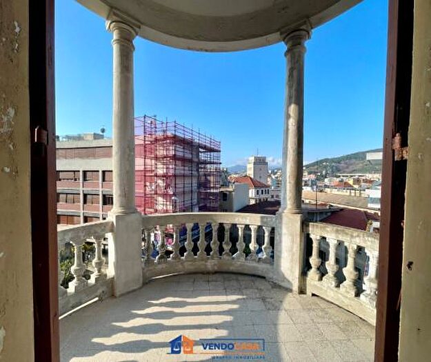 Appartamento con 6 locali in vendita in Via dei De Mari, Savona