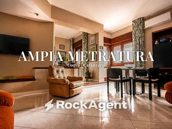 Appartamento quadrilocale in vendita in Via Magenta, Catanzaro