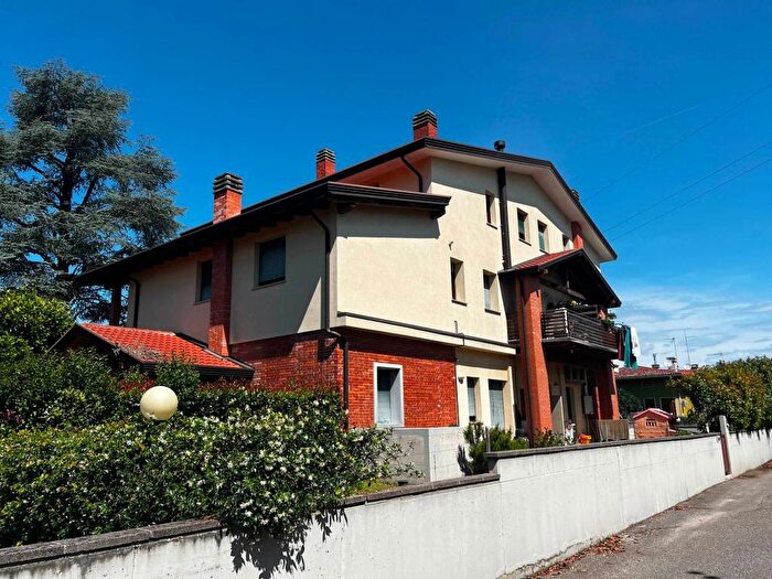 Appartamento trilocale in affitto in Via Solferino, Centro, Pasian di Prato