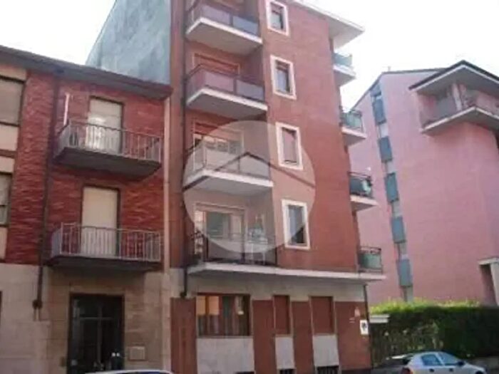 Appartamento bilocale in affitto in Via Borgosesia, Torino