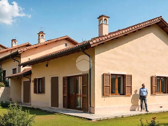 Casa quadrilocale in vendita in Str dell'Eremita, Bra