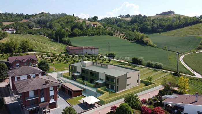 Appartamento quadrilocale in vendita in Via G Pieroni, Alba