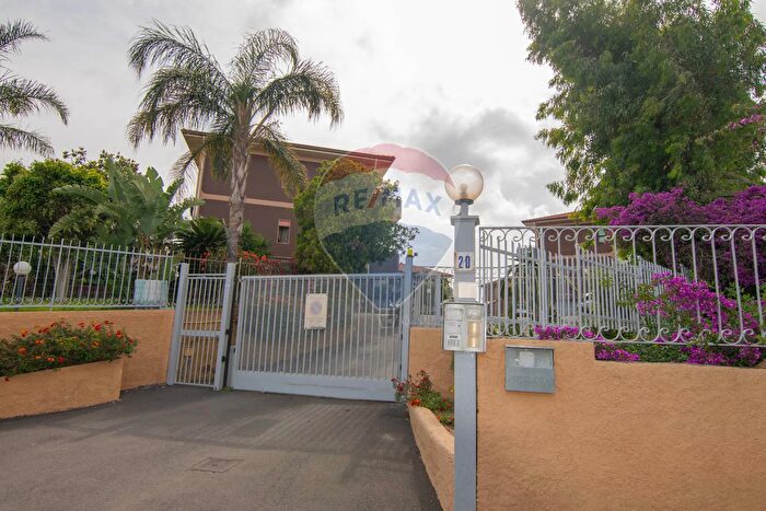 Appartamento con 7 locali in vendita in Via Bruno Monterosso, Catania