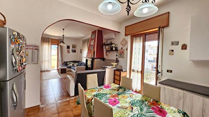 Appartamento quadrilocale in vendita in Via Pugliatti, Capri Leone