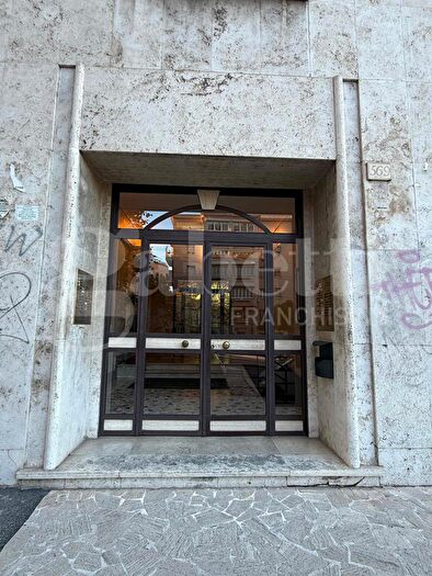 Appartamento con 5 locali in vendita in Via Nomentana, Roma