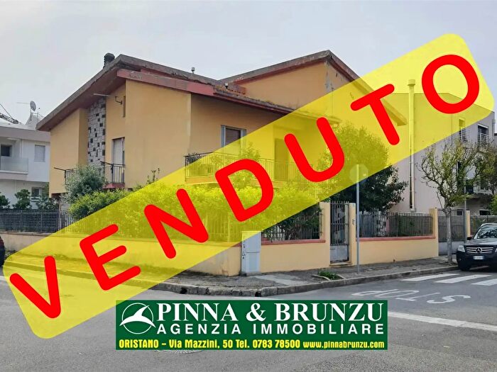 Casa con 7 locali in vendita in Oristano