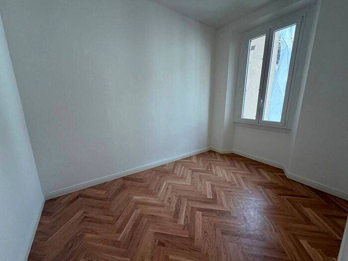 Appartamento trilocale in affitto in Via Castel Morrone, Indipendenza, Milano