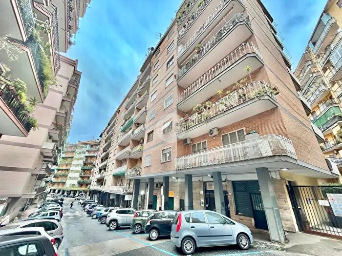 Appartamento trilocale in vendita in Via Pasquale del Torto, Napoli