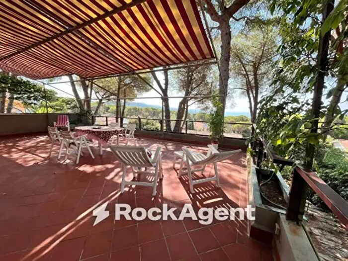 Casa con 6 locali in vendita in Via Domenico Francesco Falcucci, Livorno