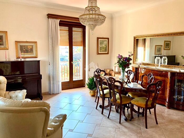 Appartamento con 6 locali in vendita in Via SantAngelo, Cassino