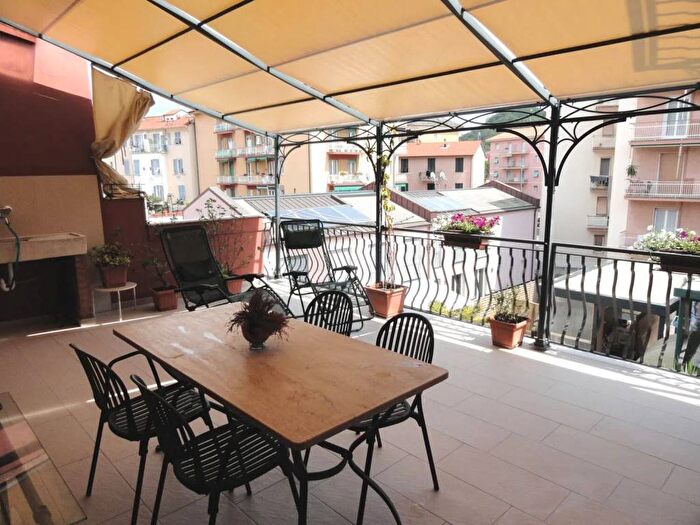 Appartamento con 6 locali in affitto in Traversaro, Centro, Sestri Levante