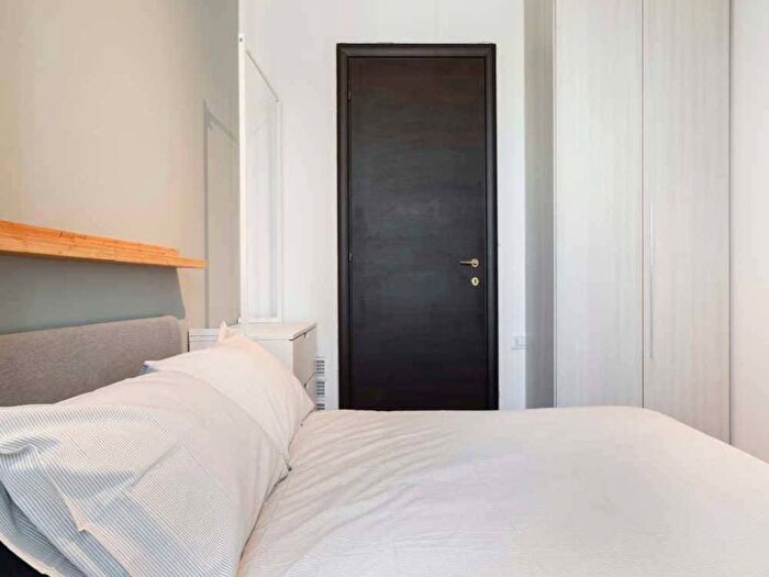 Appartamento con 6 locali in affitto in Viale Sondrio, Isola, Milano