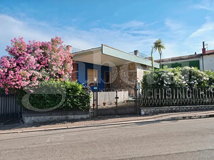 Casa in vendita in Corso Garibaldi Snc, San Salvatore Telesino