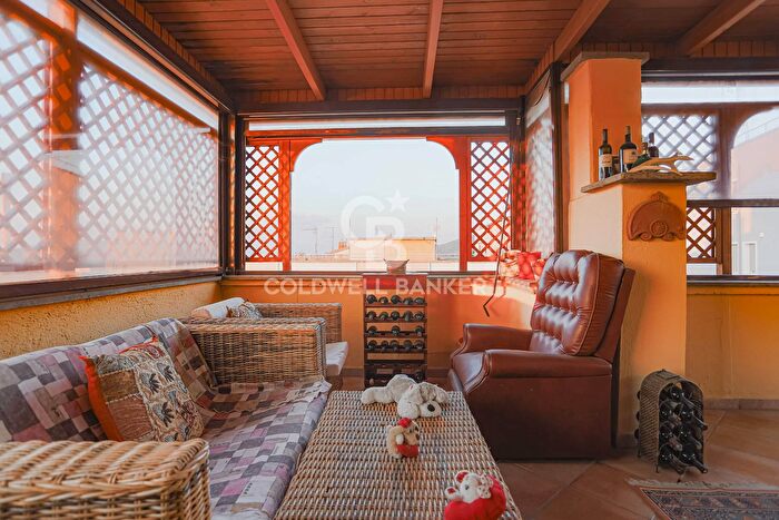 Appartamento con 6 locali in vendita in Via Santa Rosella, Viterbo