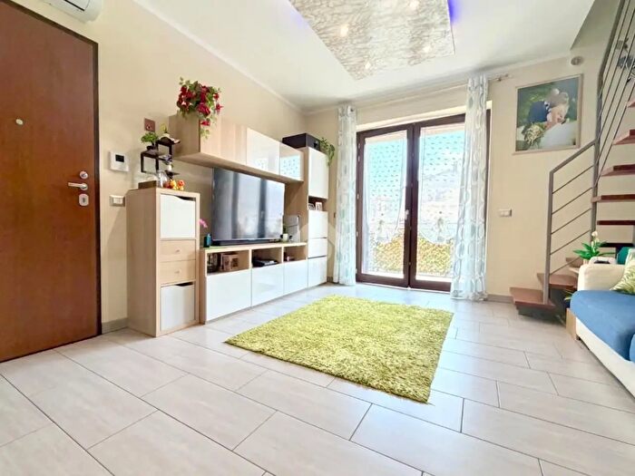 Appartamento quadrilocale in vendita in Via Viù, Torino